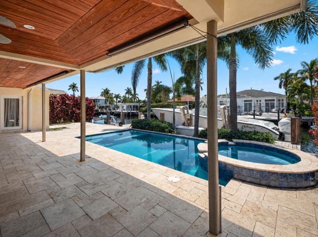 330 SE 10TH Street, Pompano Beach, FL 33060