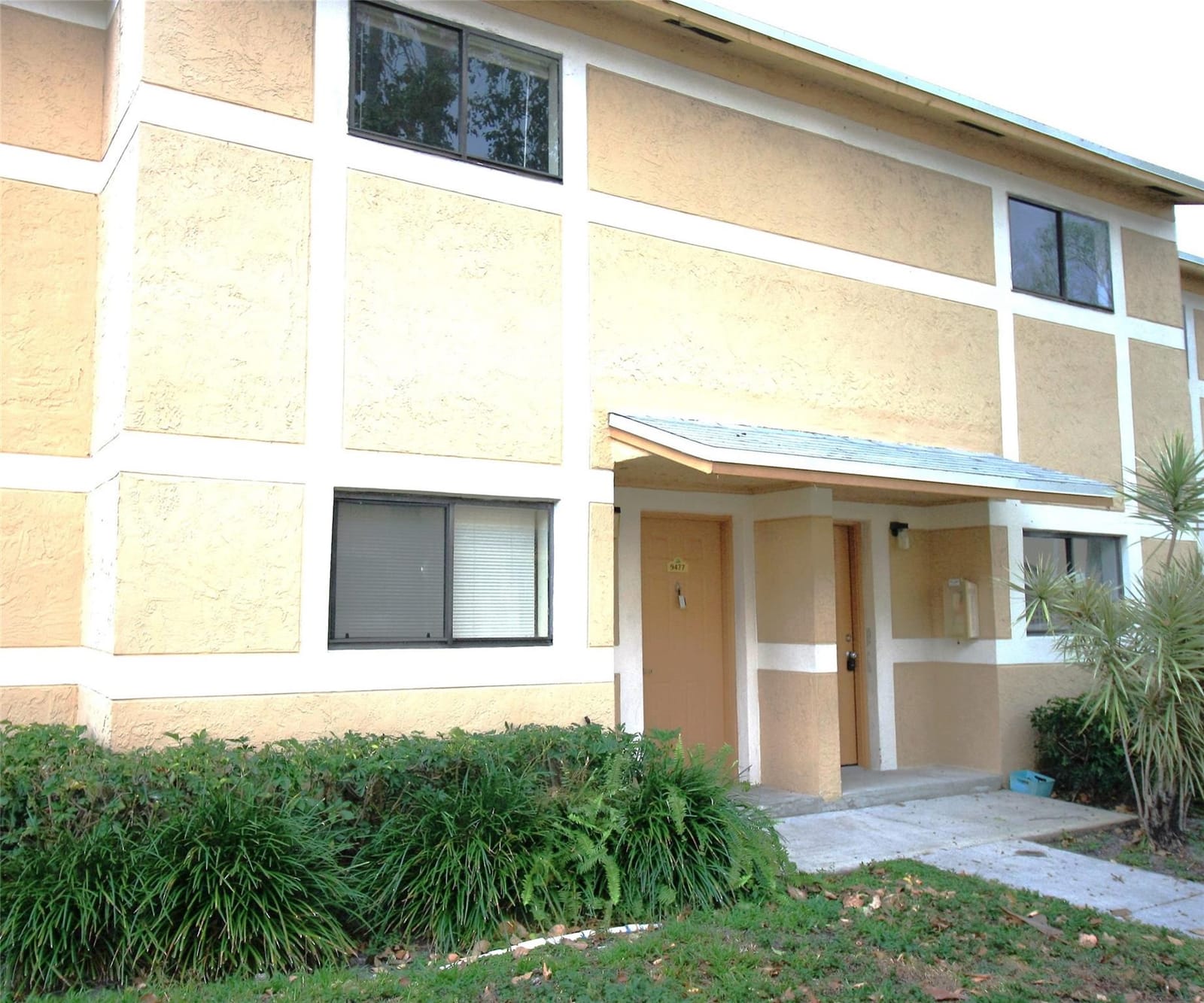 9477 Palm Circle N, Pembroke Pines, FL 33025