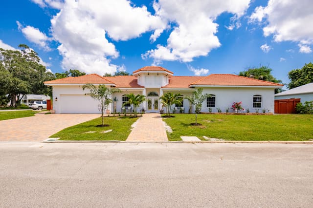 2206 AVILLA Avenue, Vero Beach, FL 32960