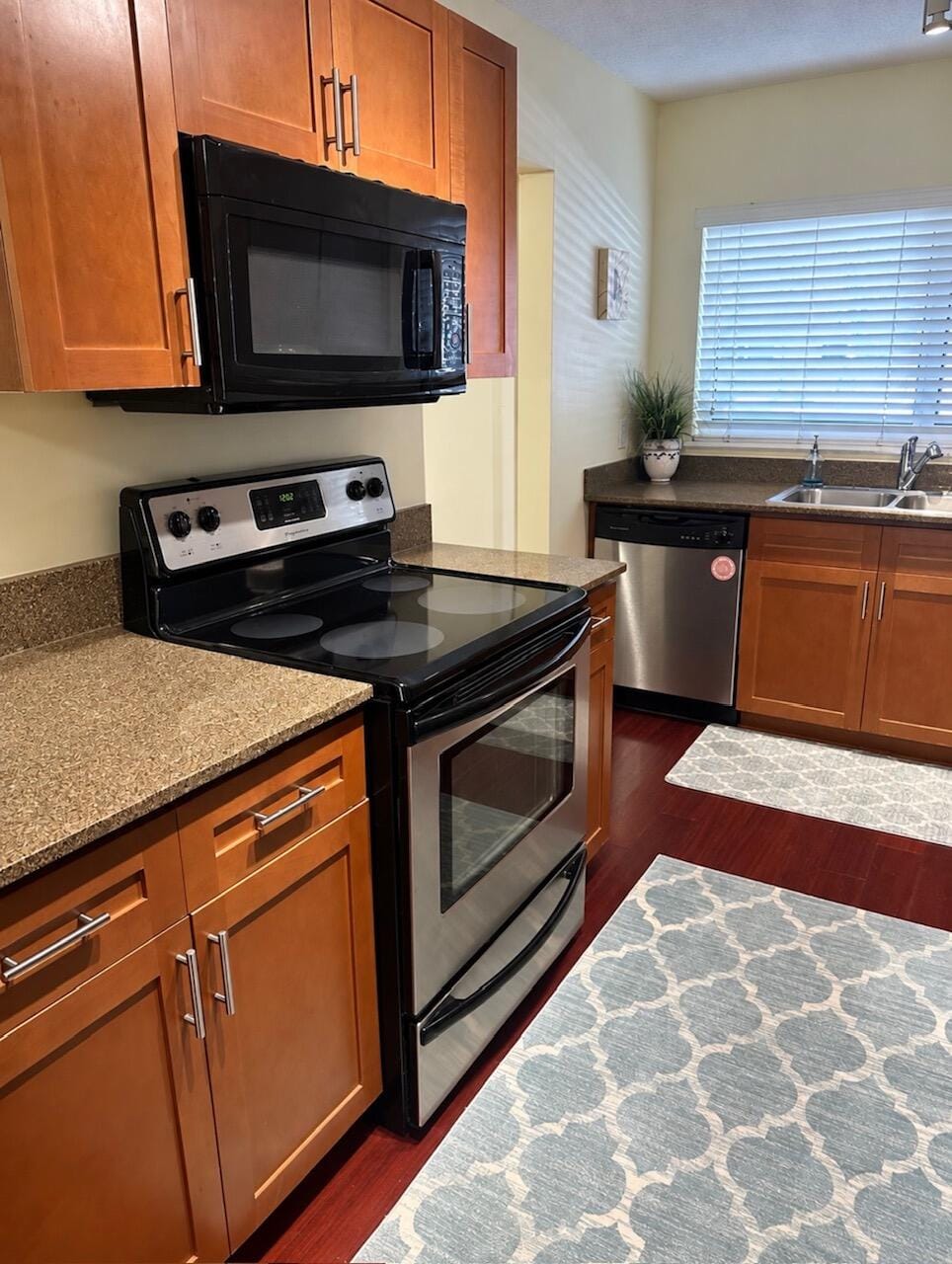 631 E WOOLBRIGHT Road 207 — photo 2