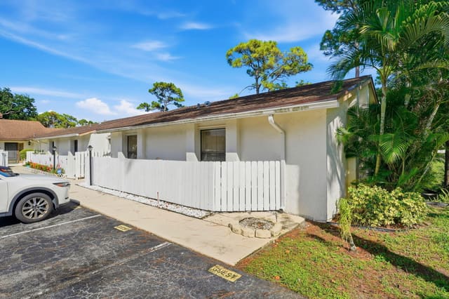 6120 NEWSTEAD Court, Greenacres, FL 33463