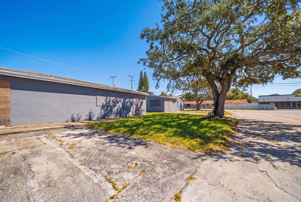 6611 MOSELEY Street — photo 1