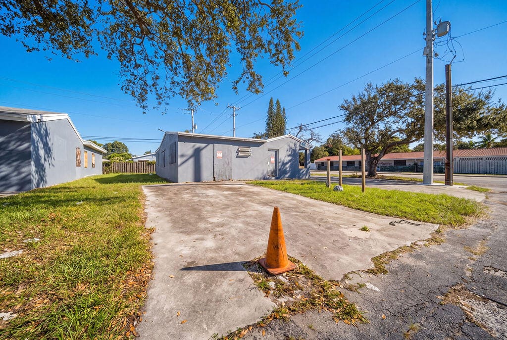 6611 MOSELEY Street — photo 3