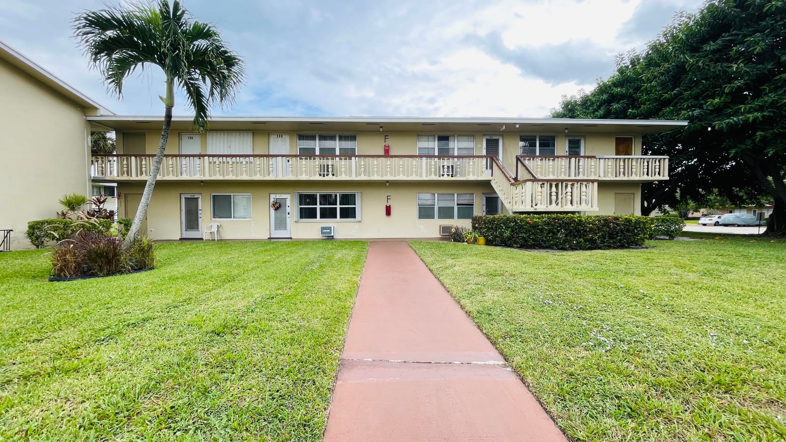 138 SALISBURY F, West Palm Beach, FL 33417