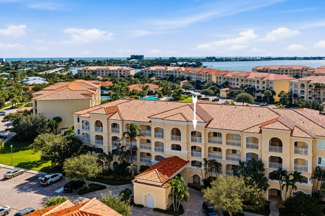 1 Harbour Isle Drive E PH04, Fort Pierce, FL 34949