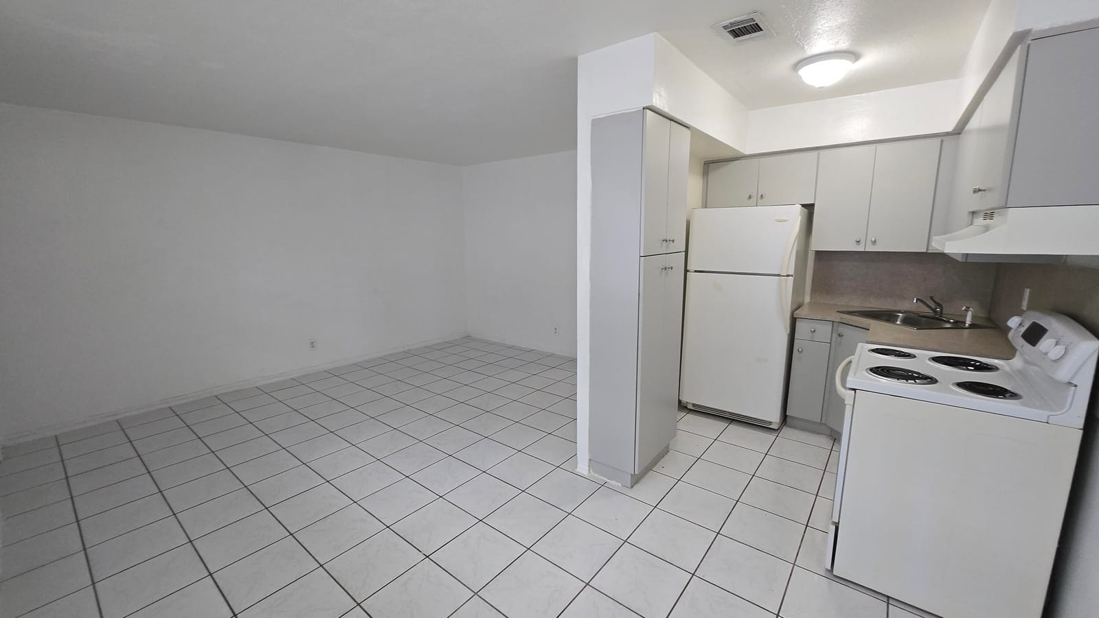 2501 PIERCE Street 15, Hollywood, FL 33020