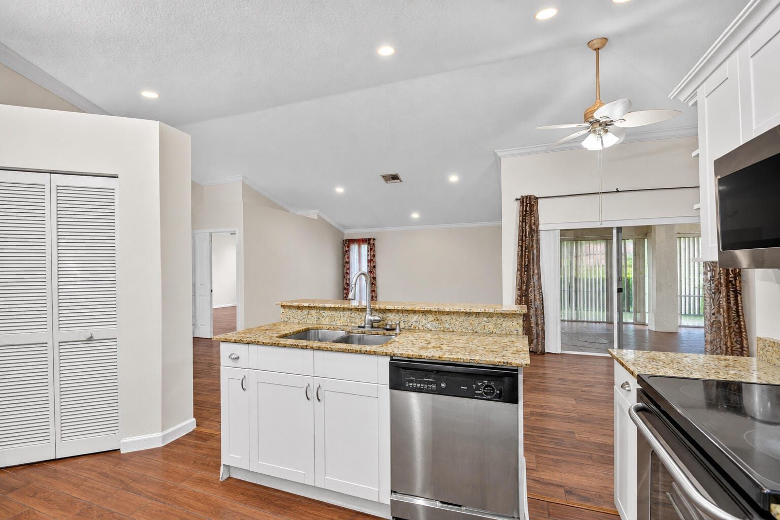 174 HARBOR LAKE Circle — photo 7