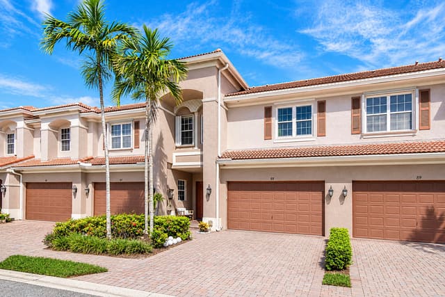 88 Nottingham Place, Carriage Pointe Townhomes Pud, Boynton Beach, FL