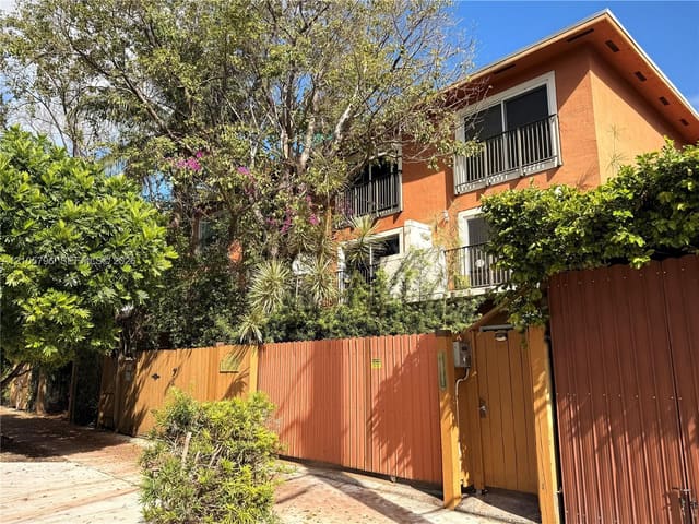 1611 SW 2nd Court A111, Miami, FL 33129