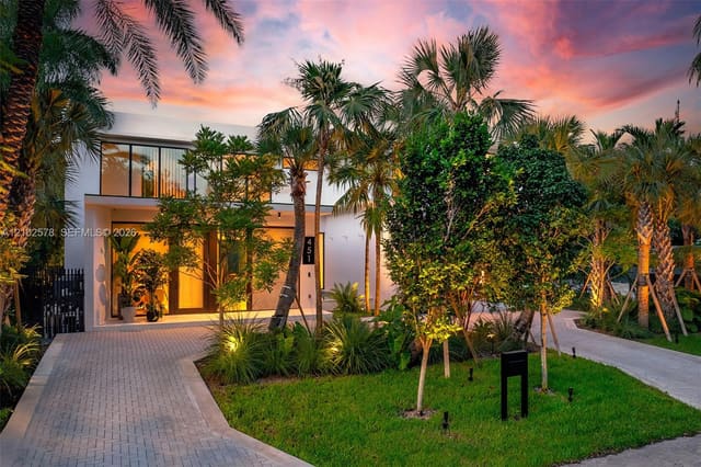 451 NE 52nd Street, Miami, FL 33137