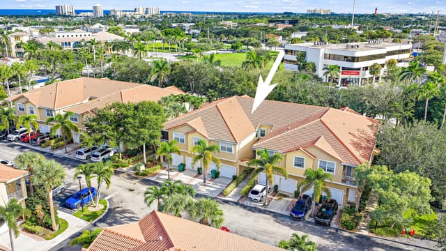 111 LIGHTHOUSE Circle D, Tequesta, FL 33469