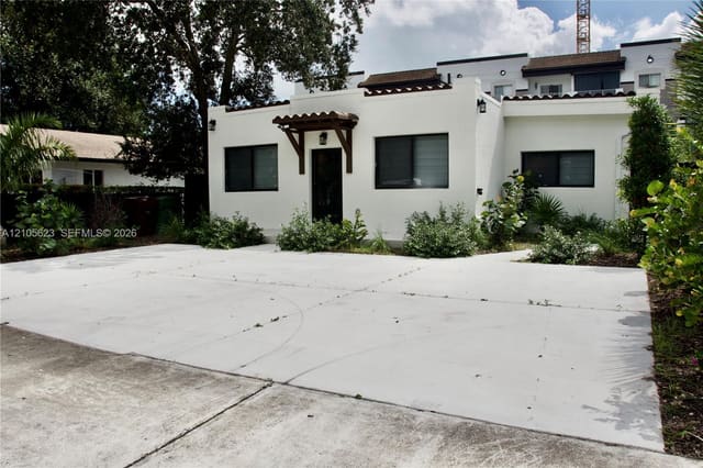 158 E 4th Street, Hialeah, FL 33010