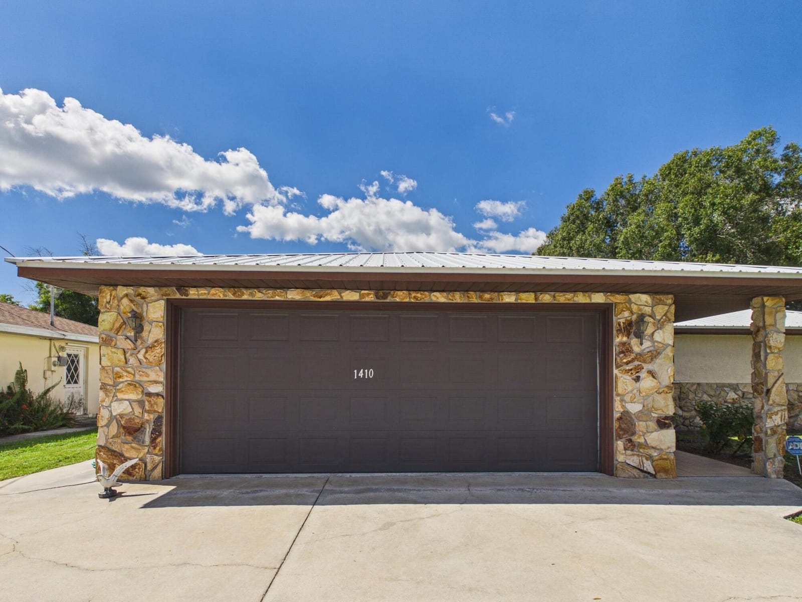 1410 SE 8TH Drive — photo 2
