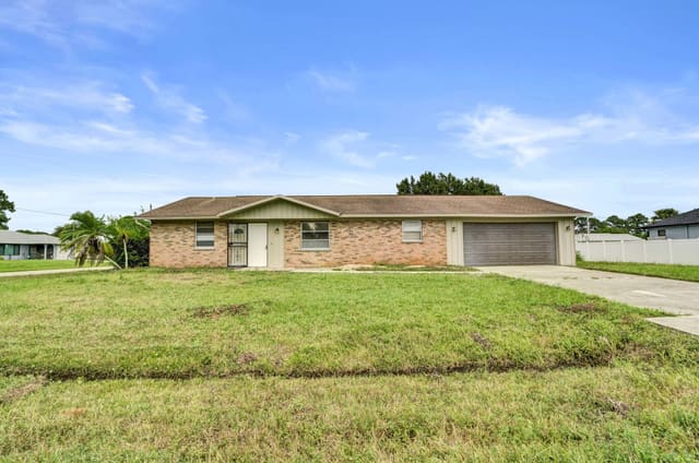 197 SW TWIG Avenue, Port St. Lucie, FL 34983