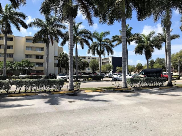 10000 NW 80 Court 2543, Samari Lake Condominium, Hialeah Gardens, FL