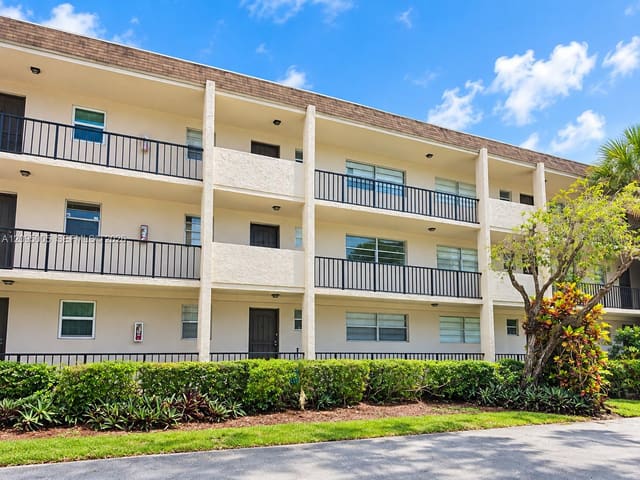 485 N Pine Island Road A202, Plantation, FL 33324