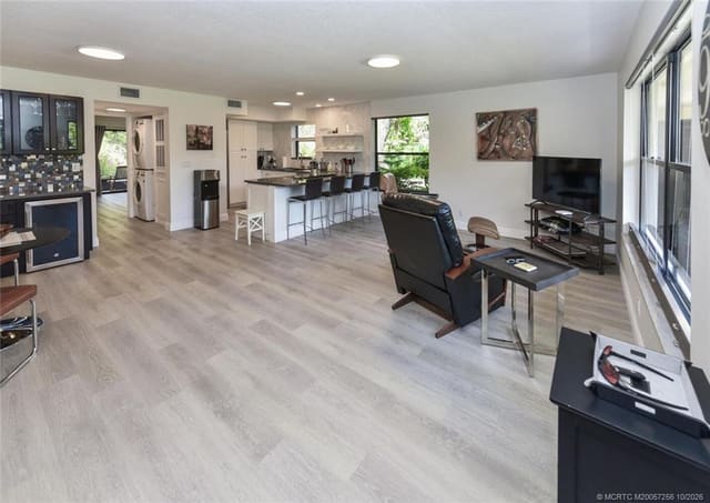 541 SW South River Drive 103, Stuart, FL 34997