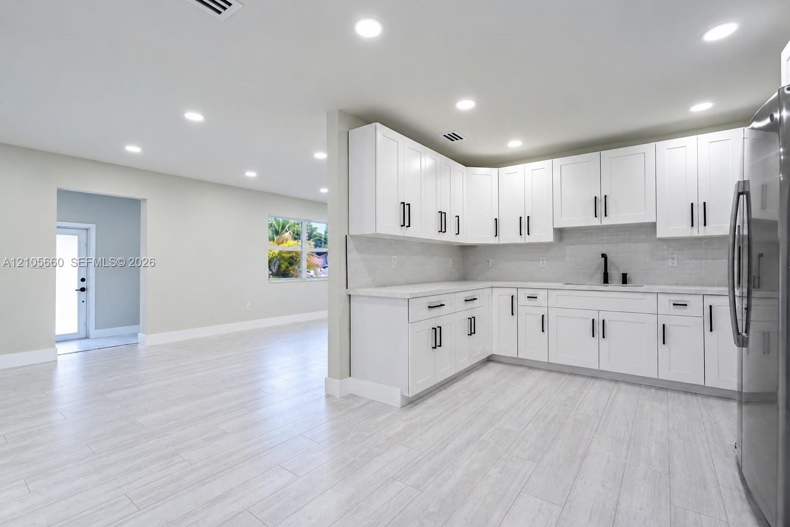 1550 NE 9th Court — photo 6