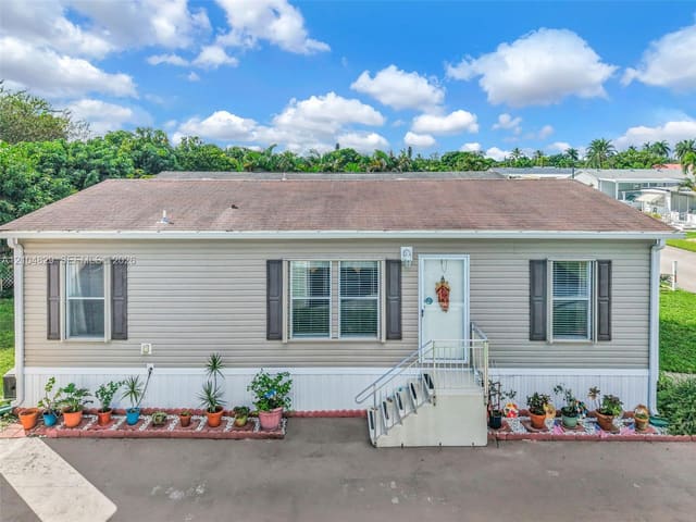 1880 SW 83rd Terrace, Davie, FL 33324