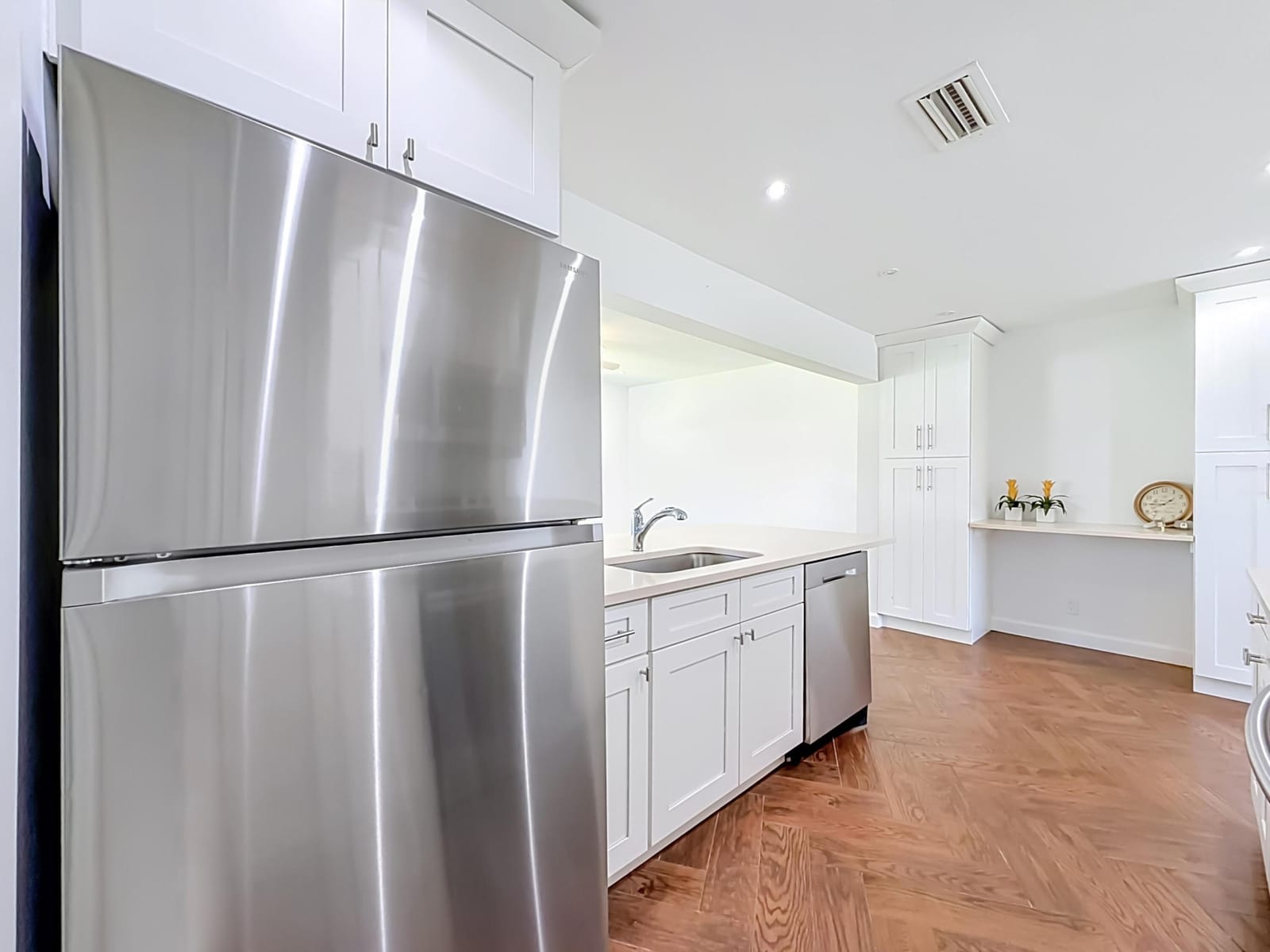 813 SW 5TH Court — photo 3