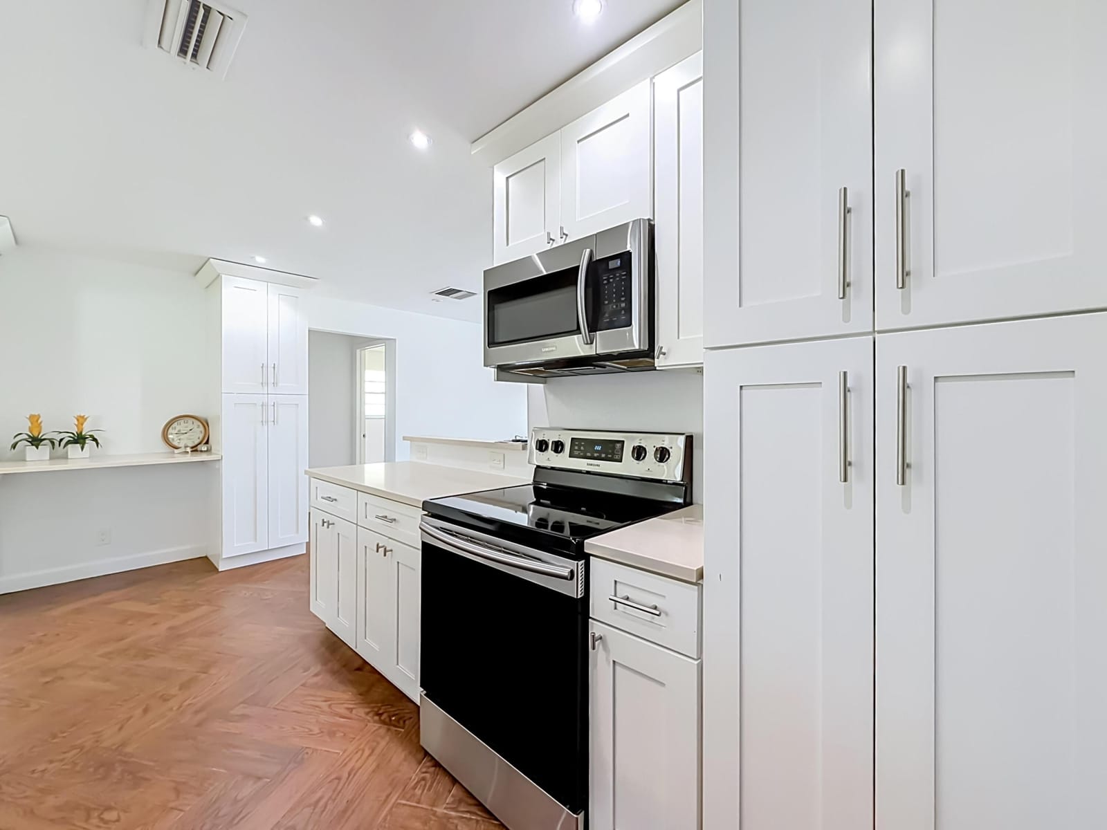 813 SW 5TH Court — photo 4