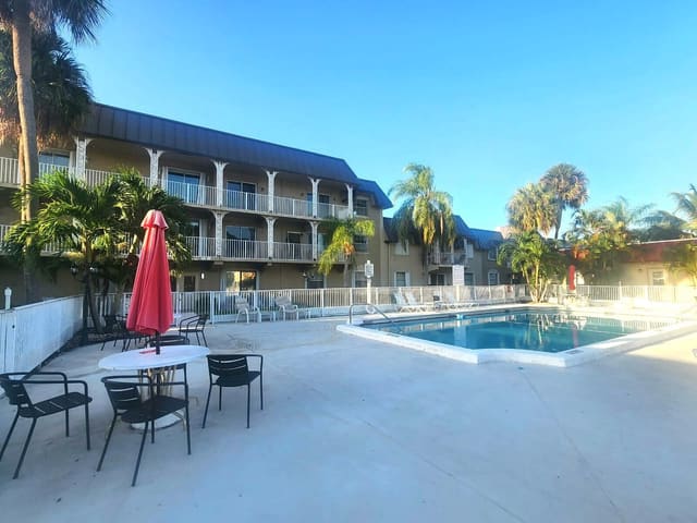 501 SE 8th Street, Deerfield Beach, FL 33441