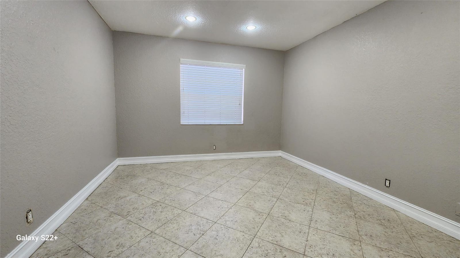 501 SE 8th Street — photo 11