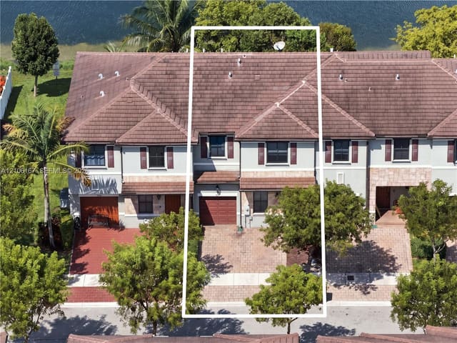 3277 W 100th Terrace, Hialeah, FL 33018