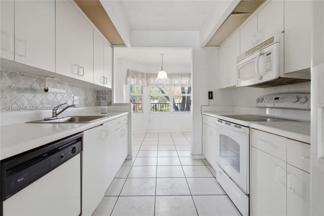 701 SW 141st Avenue 203R, Pembroke Pines, FL 33027