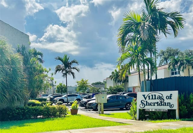 2554 N 38th Avenue, Hollywood, FL 33021
