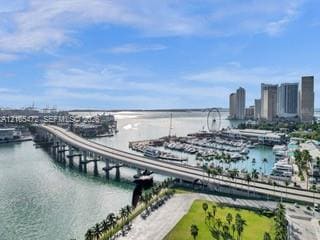 888 Biscayne Boulevard 811, Miami, FL 33132