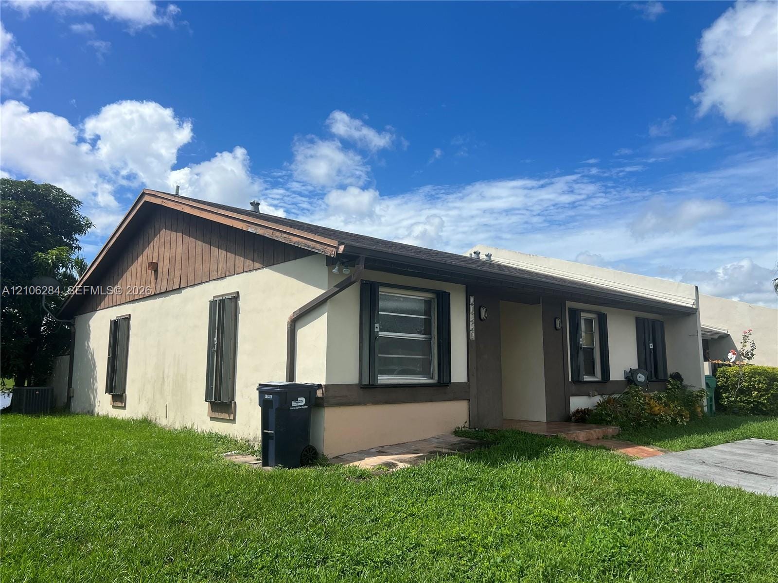 11824 SW 123rd Avenue . — photo 2