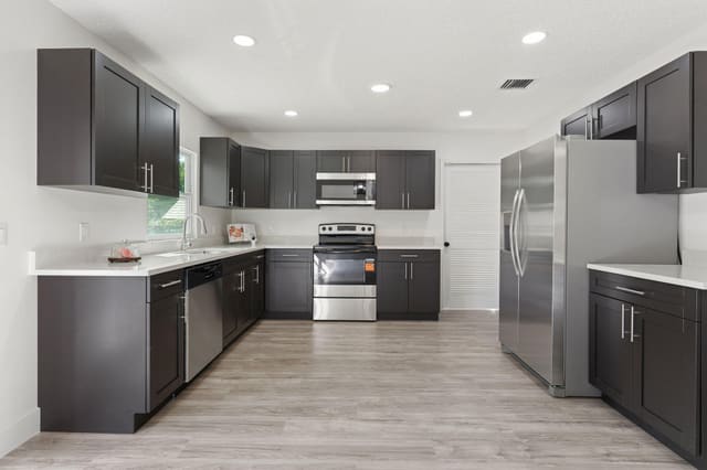 2136 80TH Avenue, Vero Beach, FL 32966