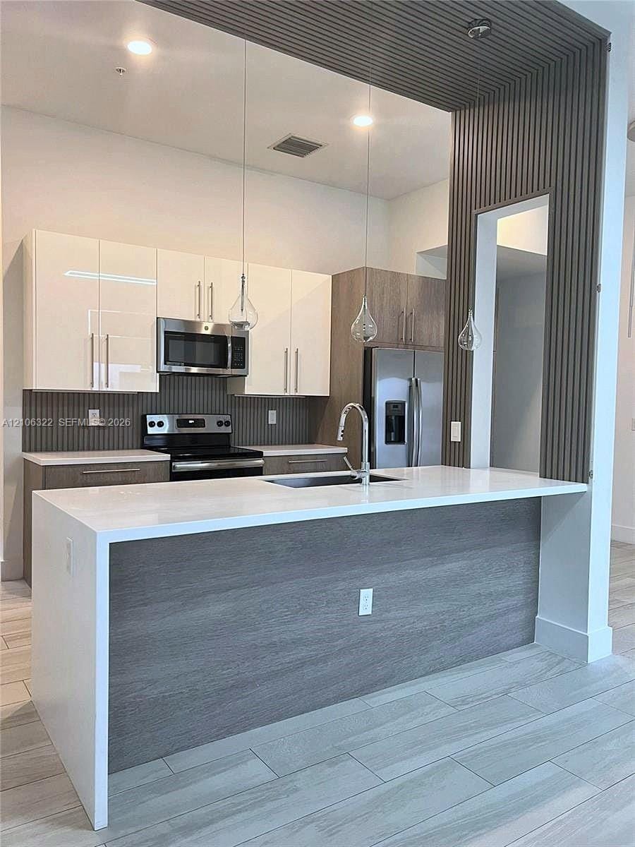 4428 NW 9th Street — photo 4