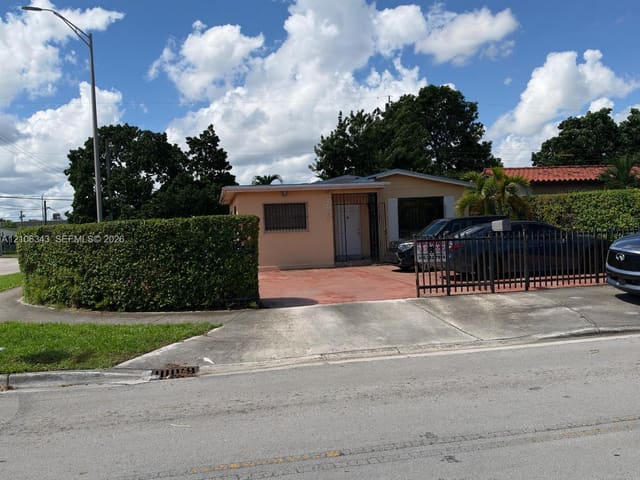 2500 W 8th Lane, Hialeah, FL 33010