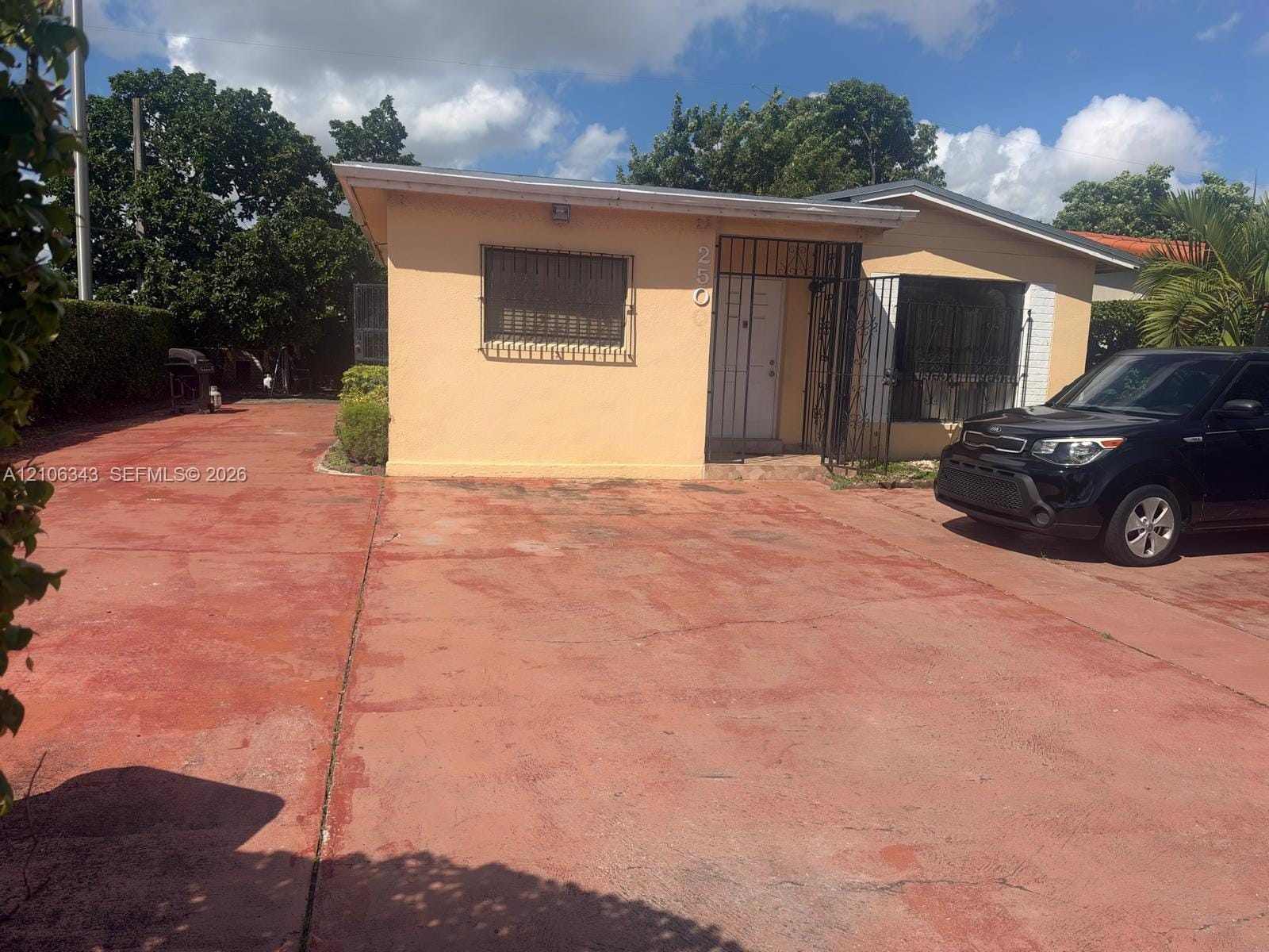 2500 W 8th Lane — photo 2