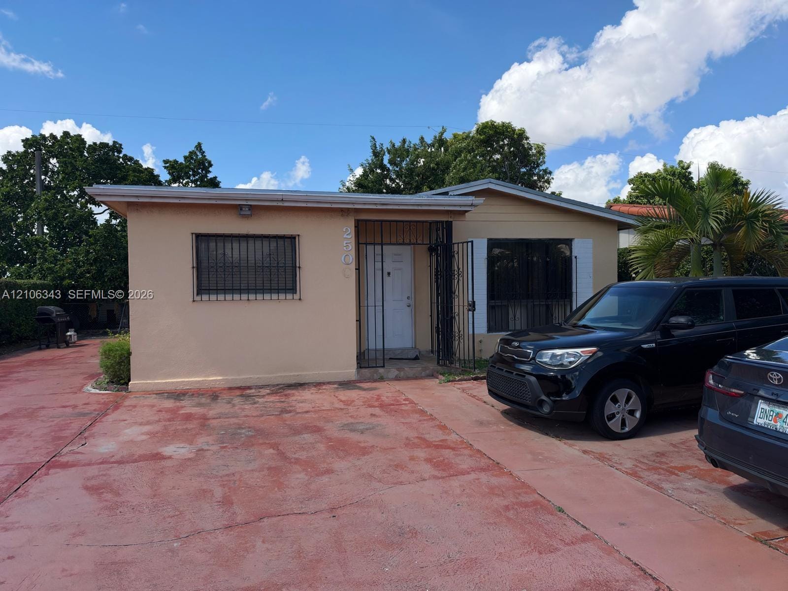 2500 W 8th Lane — photo 3