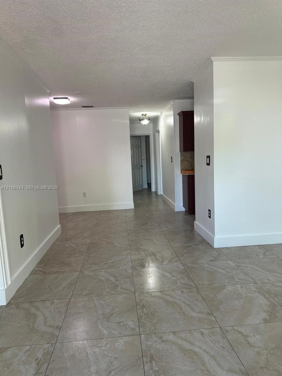 2500 W 8th Lane — photo 5