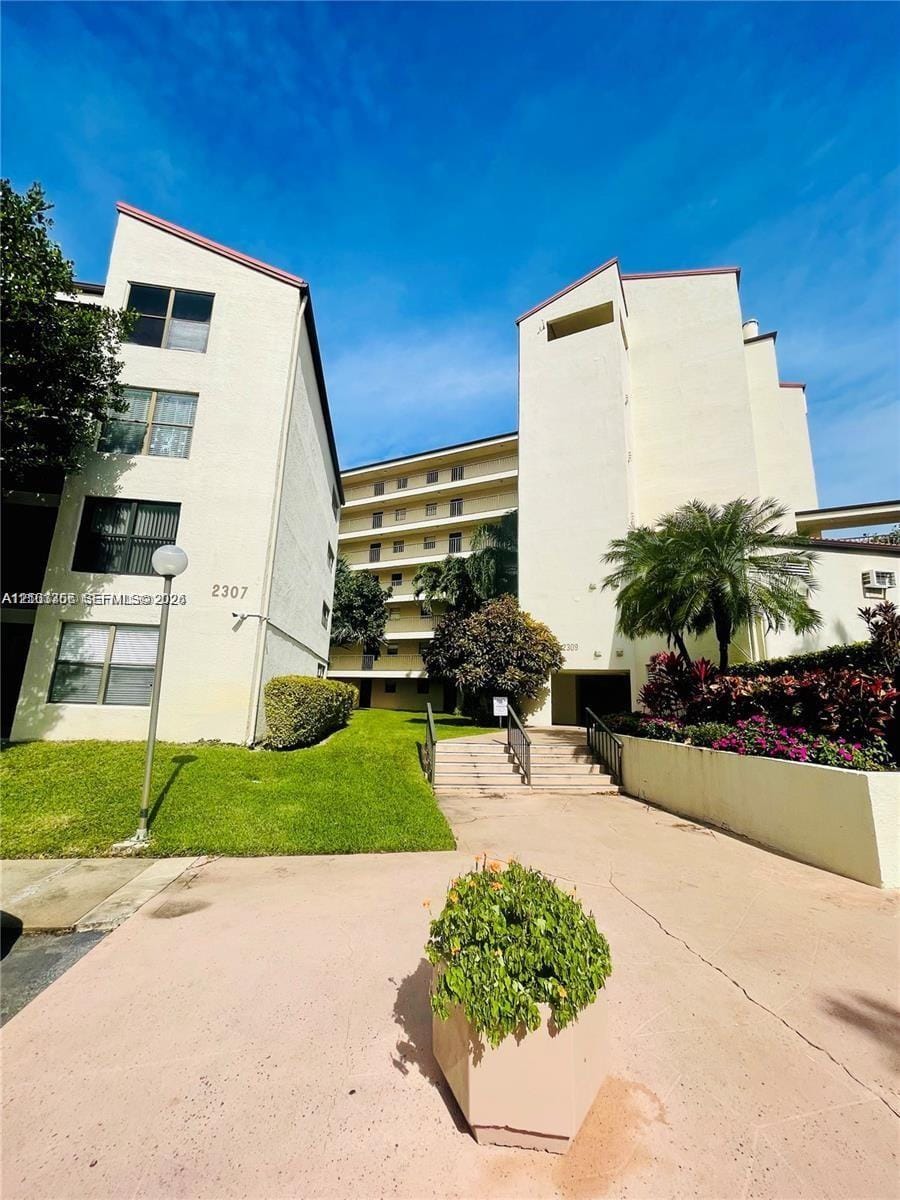 2309 S Cypress Bend Drive 113C, Pompano Beach, FL 33069