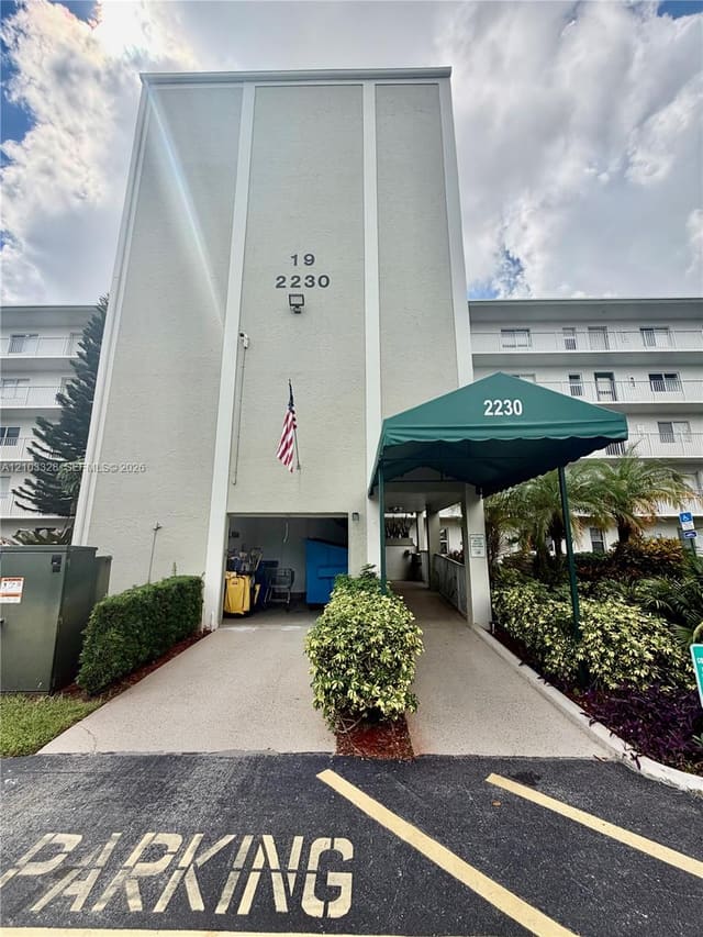 2230 N Cypress Bend Drive 308, Pompano Beach, FL 33069