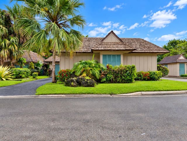 1901 Coquina Way, Coral Springs, FL 33071