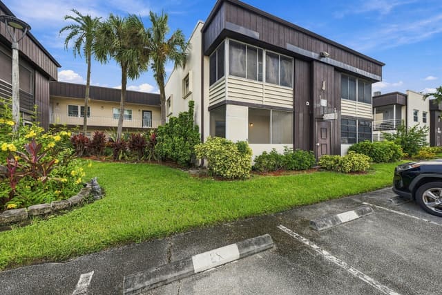 447 BURGUNDY J J, Delray Beach, FL 33484